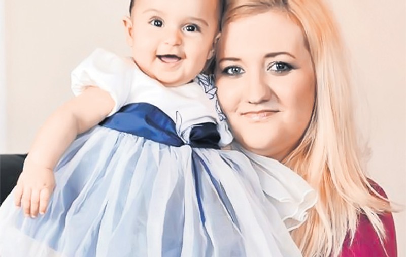 Mama Izabellei, fetiţa de 6 luni care a uimit Anglia pentru că face la oliţă, e supărată pe britanici: ”Acum fetiţa e vedetă, la naştere ne-au făcut ţigănci” | EXCLUSIV