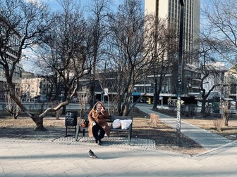 O femeie într-un părculeț din Kiev | Foto: Yevgenia Belorusets