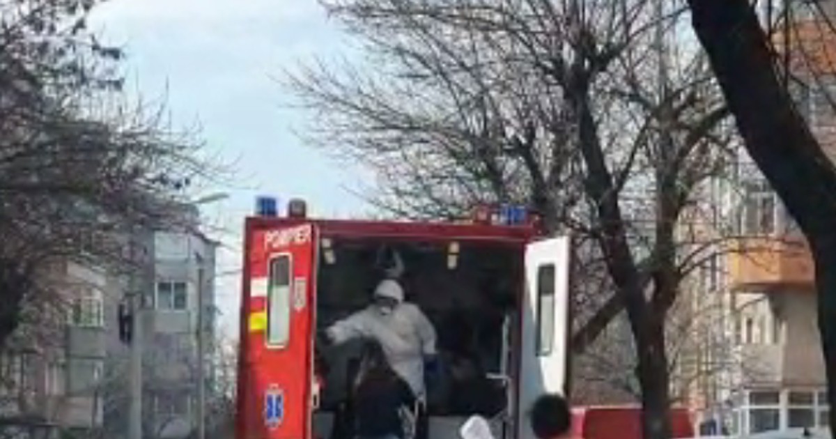 O persoană din Craiova care a intrat în contact cu italianul cu coronavirus este dusă în centrul de carantină.
