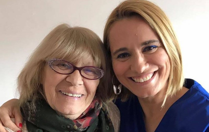 Imagini rare cu mama Andreei Esca din tinerețe. Vedeta Pro TV le-a arătat tuturor cum arăta aceasta în costum de baie. „La mulți ani”