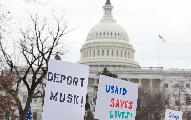 97% din angajaţii USAID au fost concediați de administrația Trump, iar accesul în sediul de la Washington este interzis