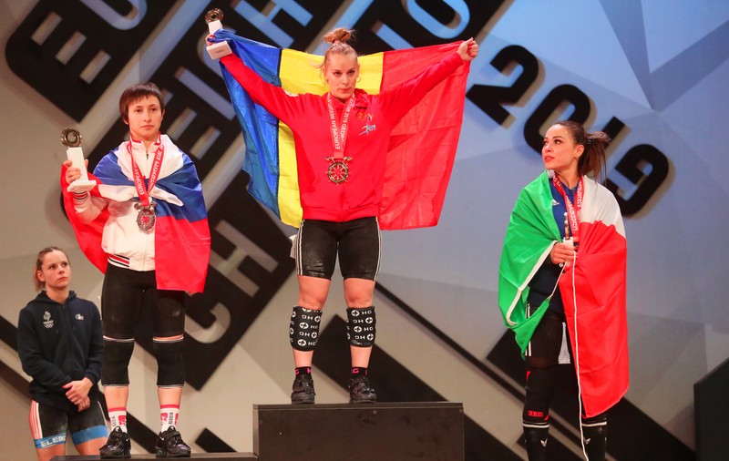Elena Andrieş a câştigat trei medalii de aur la Campionatele Europene de haltere