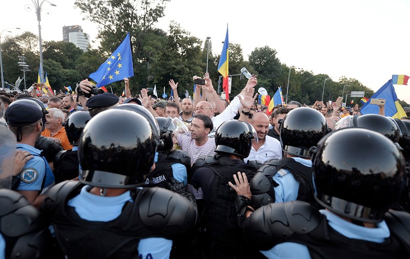 Punct de informare al Jandarmeriei, înființat pentru manifestația de sâmbătă, 10 august, în Piața Victoriei