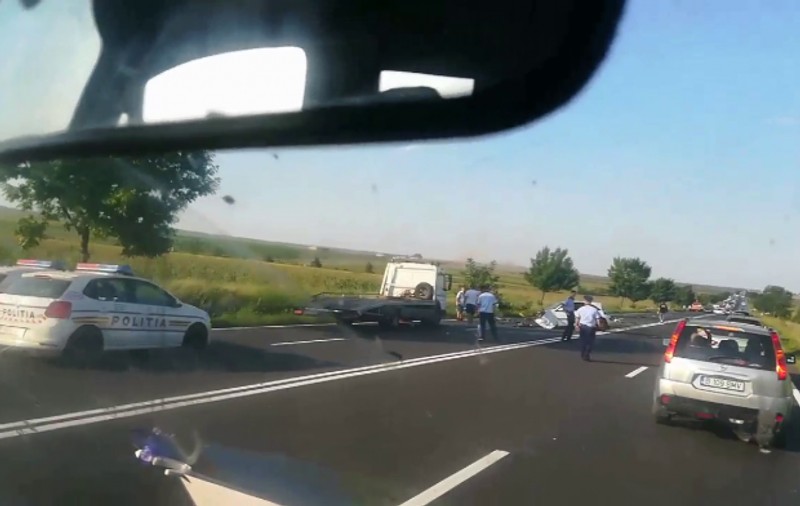 Accident la ieșire din Râmnicu Sărat. Un mort și patru răniți după o ciocnire violentă dintre trei mașini