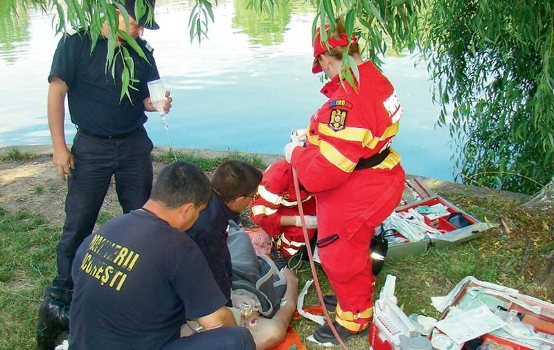 A sărit în lac să-i salveze de la înec