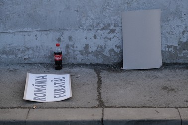 În fața minei Lupeni au rămas mesajele protestatarilor