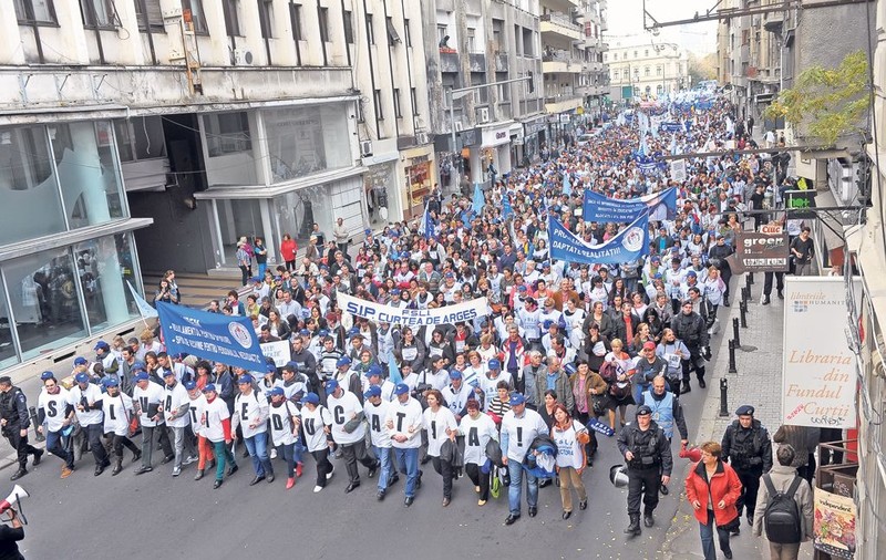 «Şcoala n-are rost, Guvernul te vrea prost!»