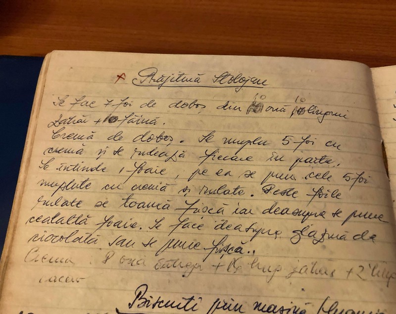 De la prăjitura „Ochelarii lui Ciorbea” la „Petre Roman” și „Poșeta Elenei Udrea”. O cercetătoare a gătit și degustat cinci rețete cu nume de politicieni