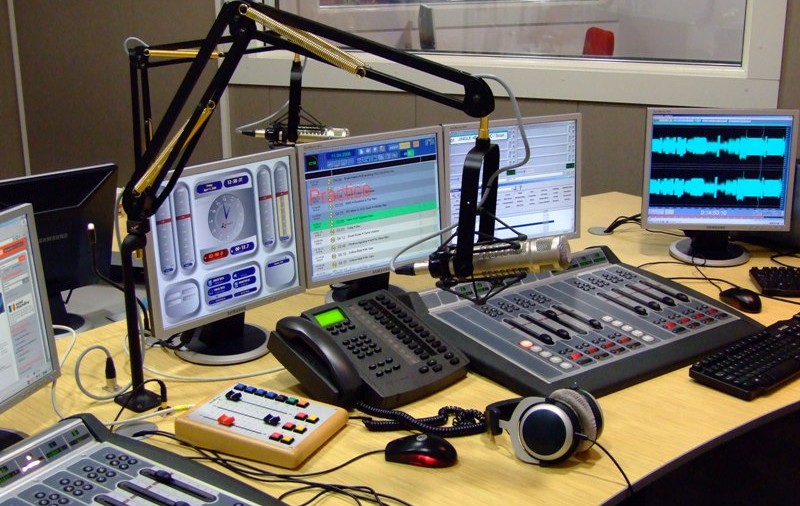 Se lansează un nou post de radio