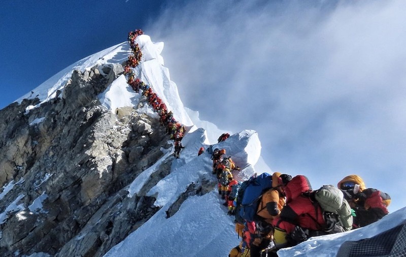 Ambuteiaj pe Everest! 10 morți în ultimele 10 zile pe cel mai înalt munte din lume, din cauza supraaglomerării