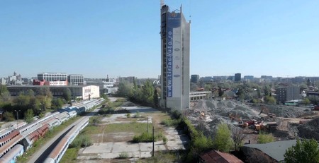La începutul acestui an, pe șantierul din Giulești era o adevărată forfotă, muncitorii lucrând la demolarea clădirilor | Foto: captură video