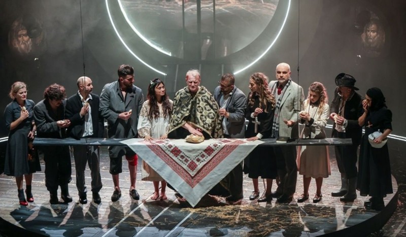 Scena din piesa de teatru Proorocul Ilie, TNB, Foto: Cristina Bazavan / Facebook