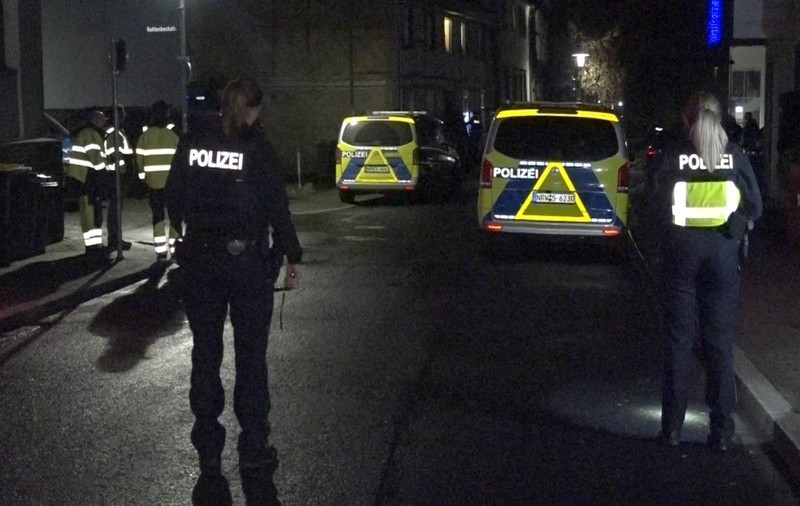 Român aflat într-o „stare excepțională din punct de vedere psihic”, scos cu forța de poliție din casa în care se baricadase, în Germania