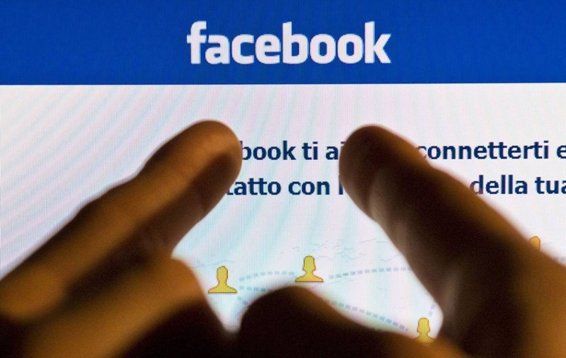 Câţi ROMÂNI au fost VERIFICAŢI DE FACEBOOK? UTILIZATORII SUNT LUAŢI LA PURICAT!