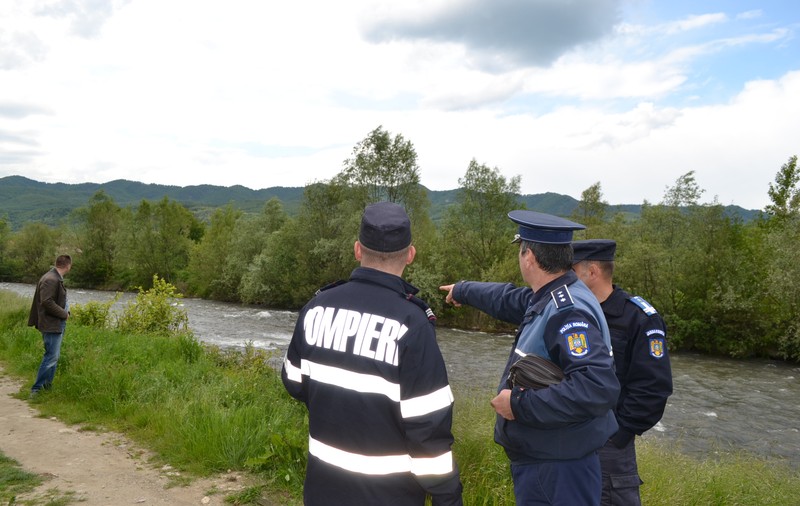 UPDATE: Bărbatul, care a amenințat că-și spânzură fiul de 9 ani, reținut. Indivizul mai este acuzat de viol și de sechestrare
