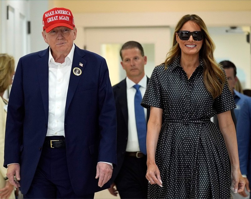 Melania Trump a atras toate privirile la secția de votare. Cum s-a îmbrăcat soția lui Donald Trump