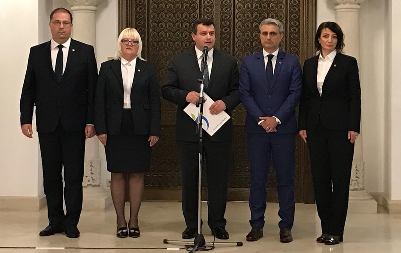 PMP i-a cerut lui Iohannis introducerea a trei noi teme, la referendum: Parlament cu 300 de aleşi, eliminarea pensiilor speciale şi alegerea primarilor în două tururi