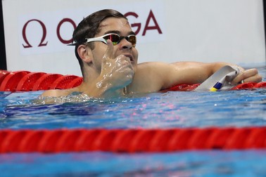 epa05470989 Robert Glinta from Romania competes in the men's 200m backsroke heats during the Rio 2016 Olympic Games Swimming events at Olympic Aquatics Stadium at the Olympic Park in Rio de Janeiro, Brazil, 10 August 2016. EPA/ESTEBAN BIBA