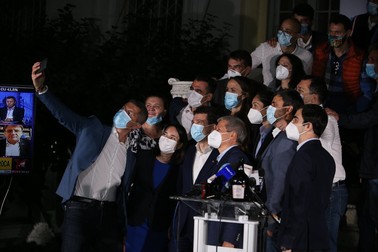 Nicușor Dan, alături de echipa sa