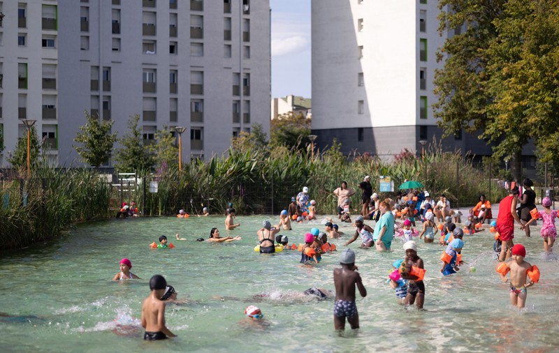 Țara în care bărbații au voie doar în slip la piscină. Care este motivația legii