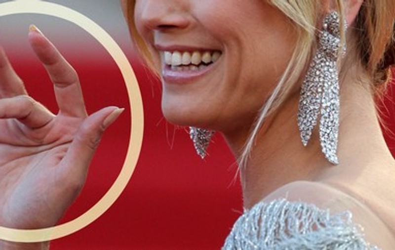 Unul dintre cel mai bine plătite fotomodele din lume, obscen la Cannes. Vezi cine le-a arătat degetul mijlociu fotografilor!