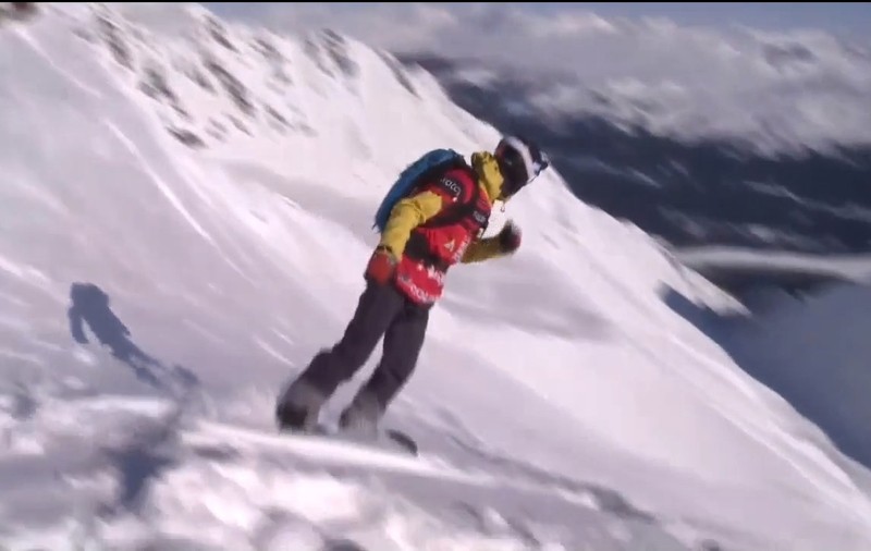 Probă de curaj: S-au dat cu plăcile de snowboard pe munții înzăpeziți din Alaska / VIDEO