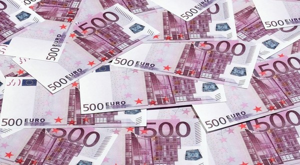 Philips România a fost amendată cu un milion de euro după ce un angajat a dezinstalat WhatsApp de pe telefonul de serviciu. Sursă foto: Profimedia