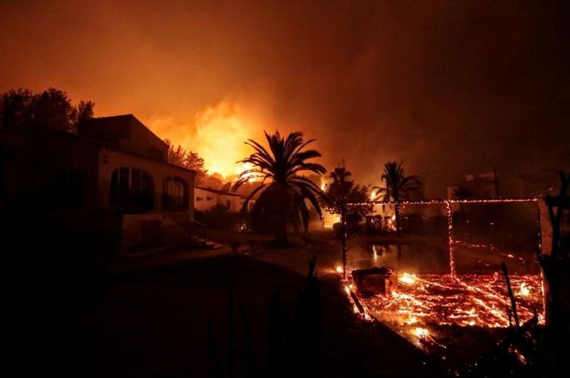Fire spreading in Xabia (aka: Javea), on the outskirts of Benidorm, Spain