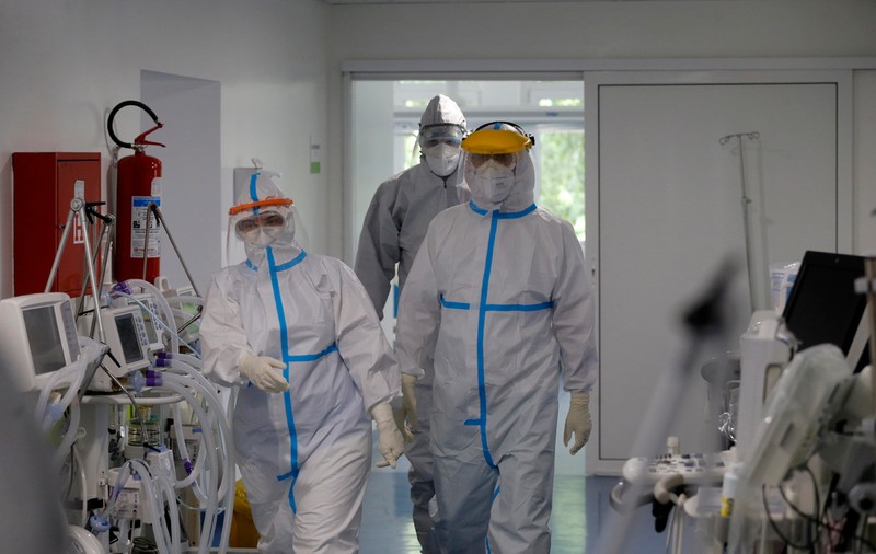 Record de cazuri noi în ultimele 24 de ore: aproape 6.500 de infectări cu COVID-19