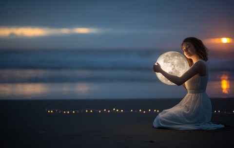 Luna plină din 1 mai 2026 este Luna Florilor. Ce puteri capătă în zodia Scorpionului