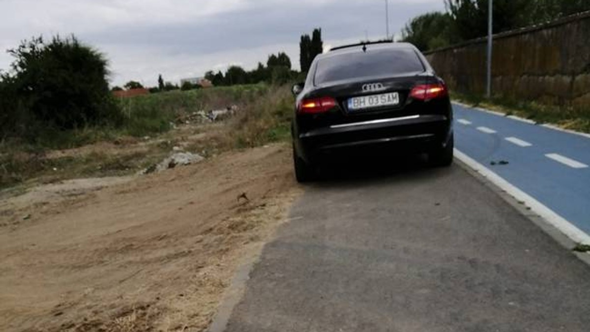 Un șofer din Arad a gonit cu mașina pe o pistă de bicicliști din localitate
