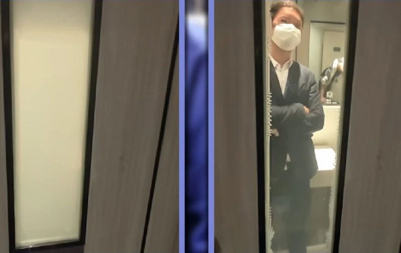 Cum scapă chinezii de cei care fumează în toaletă: „Suprimați-vă dorința dacă nu vreți să deveniți celebri online”