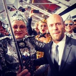 Alături de celebrul actor Jason Statham