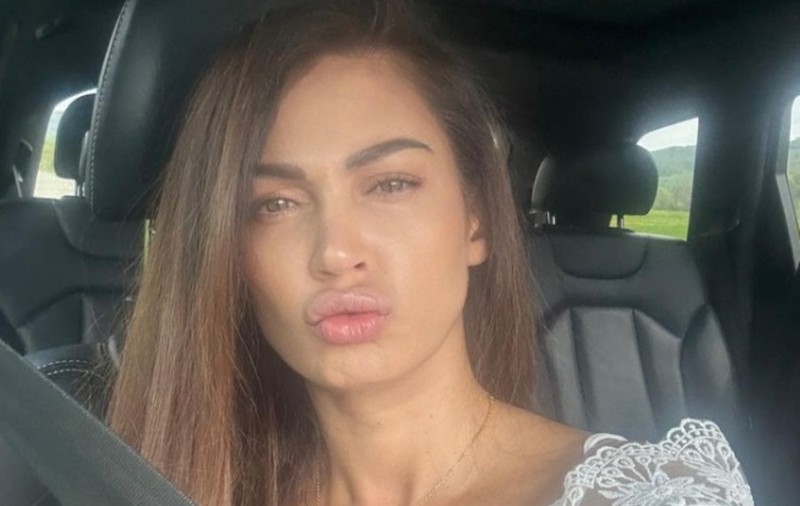 Imagine rară cu Nicoleta Luciu, care a împlinit 43 de ani. S-a pozat cu zâmbetul pe buze, îmbrăcată în blugi mulați