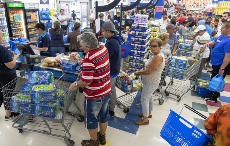 Locuitorii din Florida se pregătesc înainte ca uraganul Dorian să ajungă pe coastă (Foto: EPA)