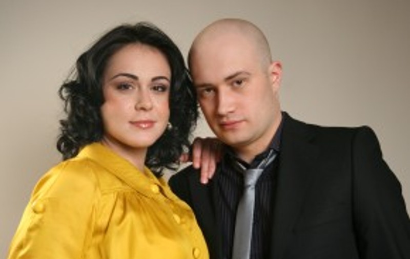 Mirela Zeţa şi Mihai Bendeac vă invită la teatru!