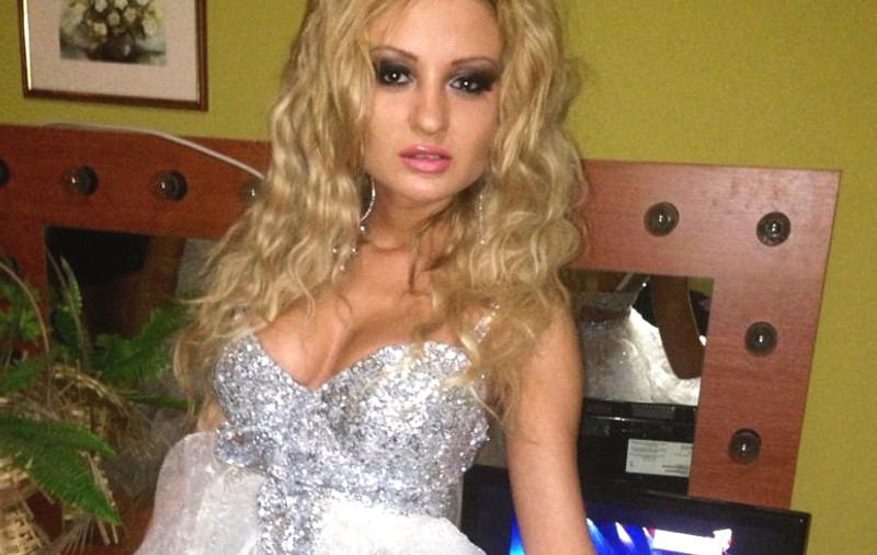 Modelul Denisa Biţă TRĂIEŞTE O DRAMĂ din cauza silicoanelor: "CÂND VINE NOAPTEA ÎNCEPE COŞMARUL. Sunt disperată!" | FOTO