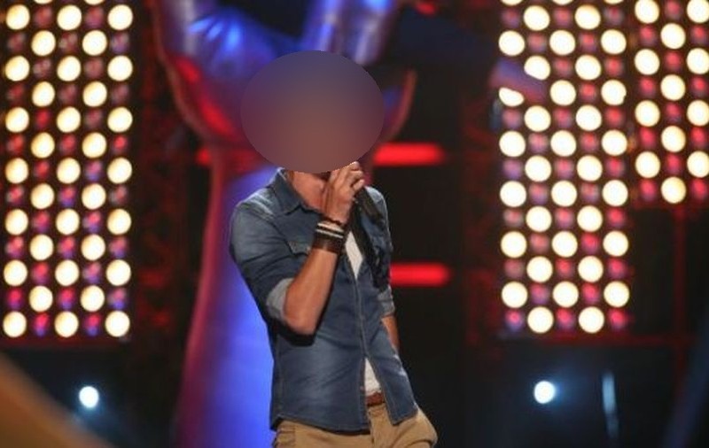 UN CONCURENT de la VOCEA ROMÂNIEI din echipa lui Smiley, CERCETAT de POLIŢIE pentru două TÂLHĂRII? Vezi ce are de comentat ANTRENORUL său!