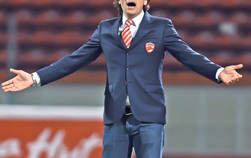 HAOSUL a revenit la Dinamo! Jucătorii sunt acuzaţi din nou de Bonetti, dar replica e dură: "Tu eşti fotomodel, nu antrenor!"