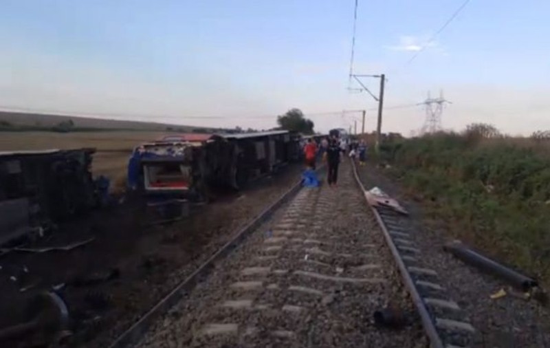 UPDATE / Un tren de călători a deraiat la granița Turciei cu Grecia. 24 de persoane au murit