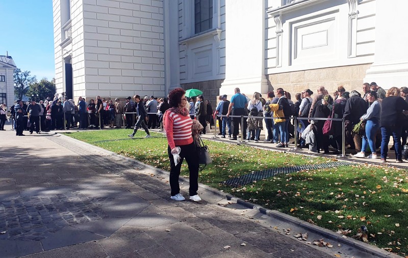 300.000 de credincioși sunt așteptați începând de mâine în pelerinaj la Sfânta Parascheva. Vor fi aduse și moaștele unui sfânt cu origini în Ucraina