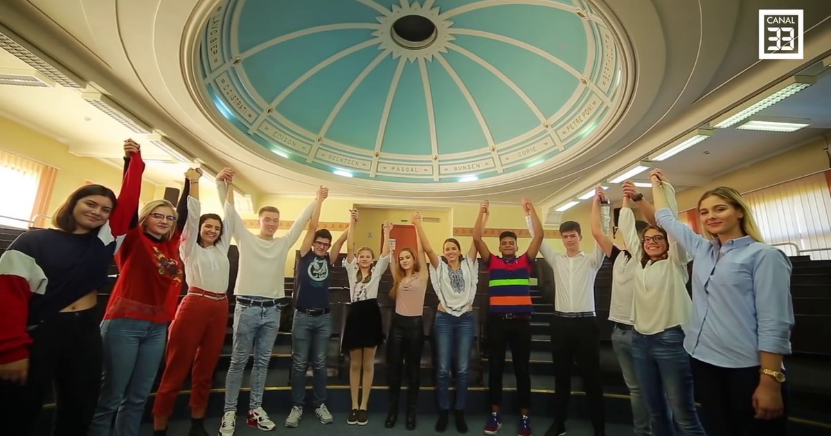 Ei sunt elevii colegiului Gheorghe Lazăr, din Bucureşti, care au realizat un clip motivaţional, dedicat Centenarului Marii Uniri