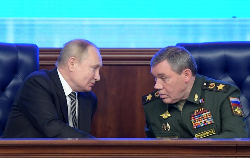 Rusia desfășoară exerciții militare tactice pe timp pe noapte, în ciuda promisiunii lui Putin de a nu organiza noi manevre