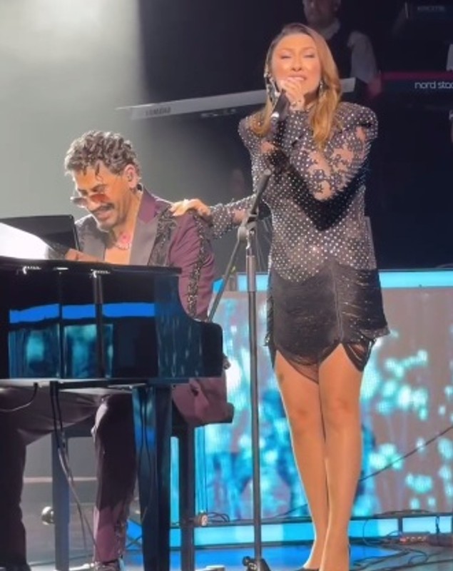 Cum a apărut Andra pe scena de la Sala Palatului din București, la concertul lui Connect-R: „Amintiri frumoase”