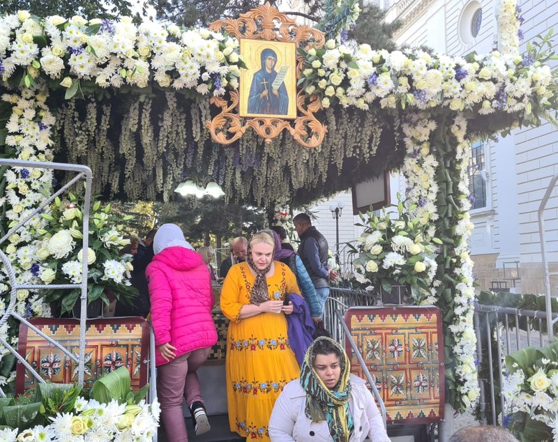 Miile de oamenii trimiși la Iași de Primăria Voluntari au dominat prima zi de pelerinaj la Sfânta Parascheva: „Vin pentru că așa simt nevoia, să mă liniștesc”