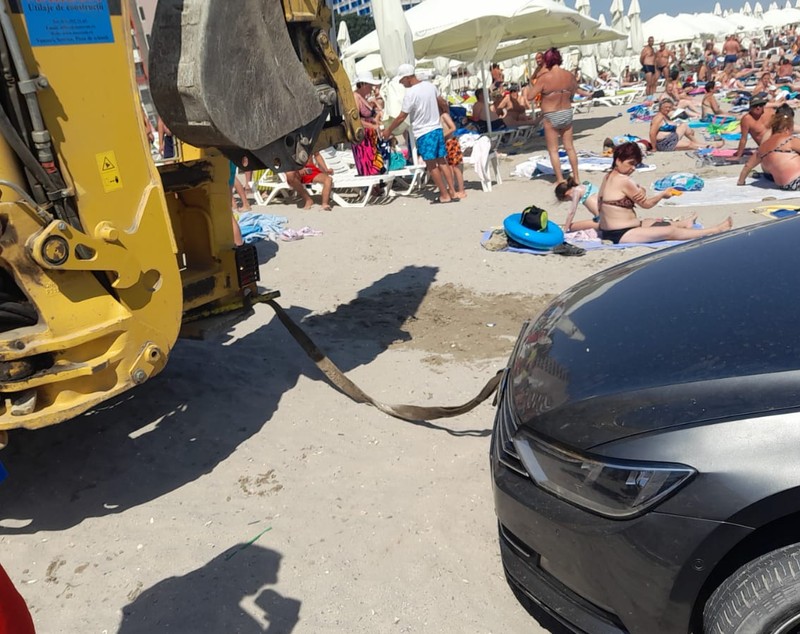 Și-a parcat mașina pe plaja din Saturn, iar acum polițiștii cer arestarea lui. Prins de 4 ori fără permis în ultimele zile!