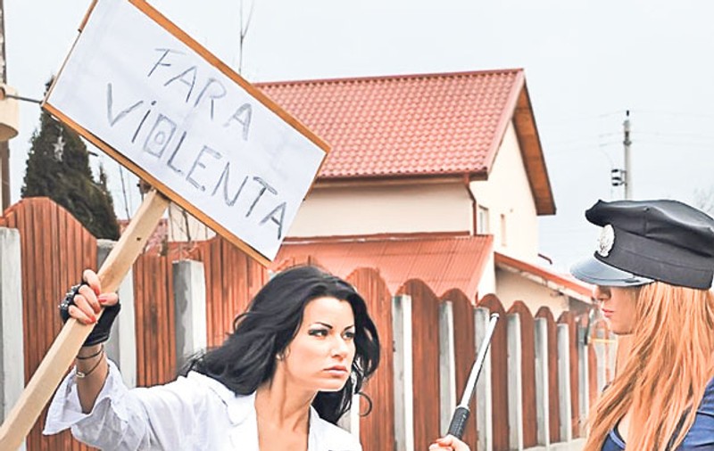 Roxana Marinescu a rămas fără cont de Facebook