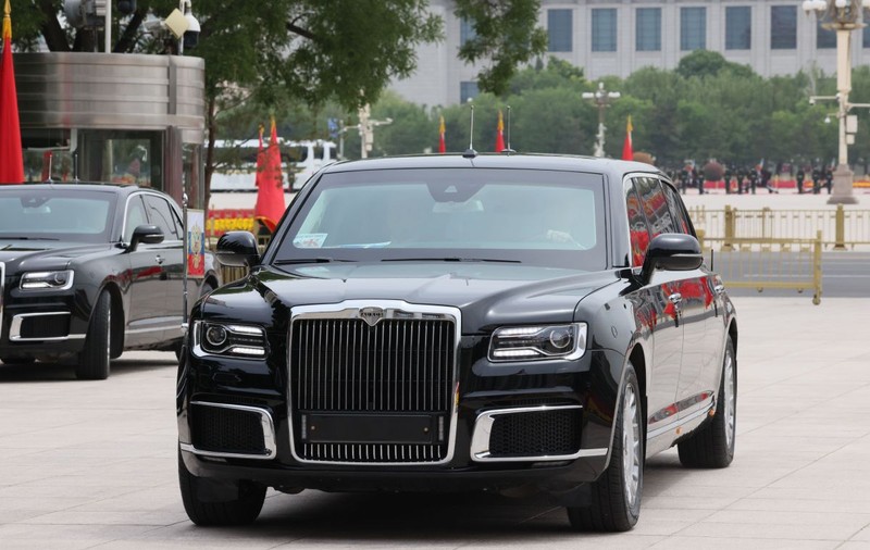 Limuzina blindată a lui Vladimir Putin i-a impresionat pe ceilalți dictatori în China: cât costă și ce dotări are modelul Aurus Senat