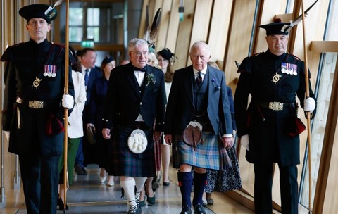 Regele Charles al III-lea, alături de Kenneth Gibson, președintele Parlamentului Scoției, la deschiderea celei de-a șaptea sesiuni a legislativului scoțian, pe 27 iunie 2026, la Edinburgh. Sursă foto: Getty Images