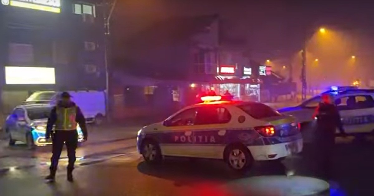 Polițiștii din Craiova au izolat zona în care a vut loc avarie, circulația a fost deviată.